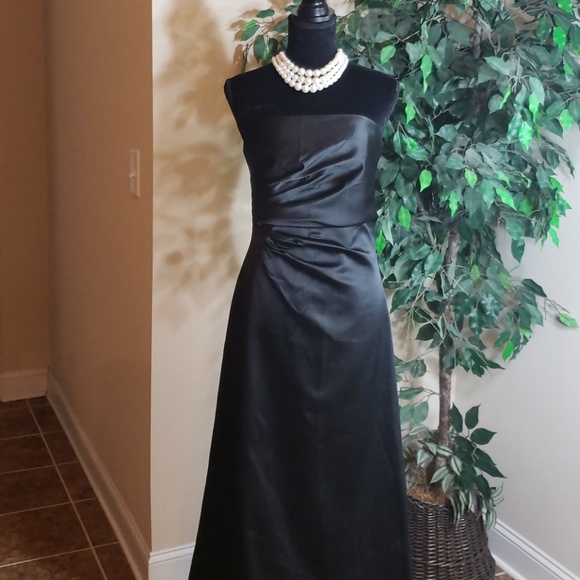 Stunning Strapless gown - Picture 1 of 6
